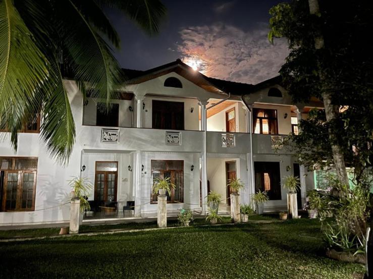 Vijai Resort Negombo Esterno foto